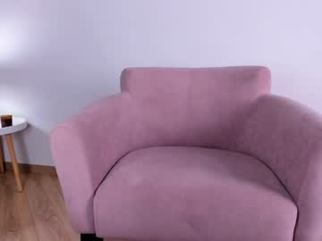 girl
        meowlina cam image #2079427