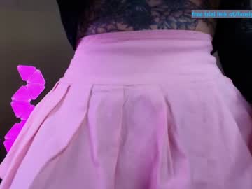 girl
        aavee cam image #4456801