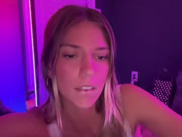 girl
        oliviahansleyy cam image #3328652