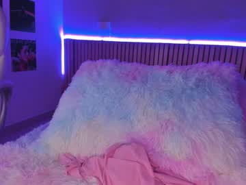 girl
        little_effy18 cam image #2368746