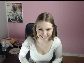 girl
        nextdoorgir_l cam image #931885