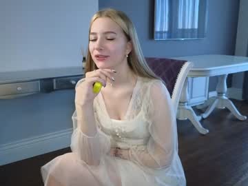 girl
        lorabowman cam image #3688342