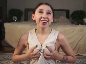 girl
        zarascarlett cam image #3863022