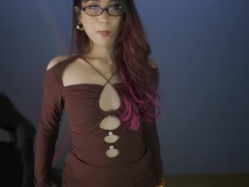 girl
        greeny_mat cam image #4484965