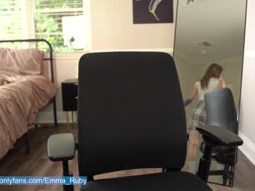 girl
        emma_ruby cam image #2621594