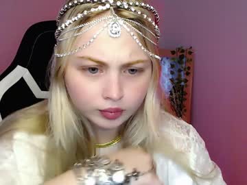 girl
        shy_blondiee cam image #670554