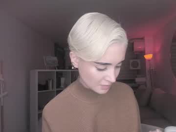 girl
        lonelly_lolly98 cam image #4074158