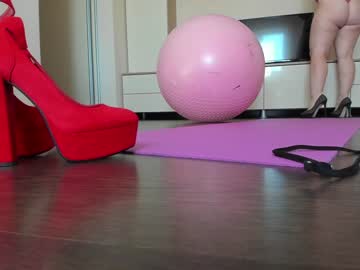girl
        emilymilf__ cam image #624350
