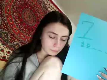 girl
        zoepleasing cam image #4171445