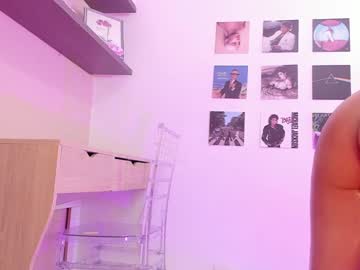 girl
        little_effy18_ cam image #3346460