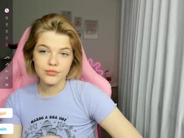 girl
        maya_blonde18 cam image #3764511
