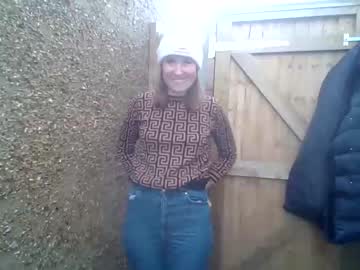 girl
        eatmypie69 cam image #2343220