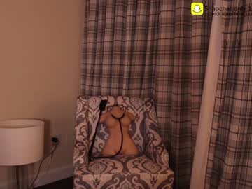 couple
        ari_lovexo cam image #2776464