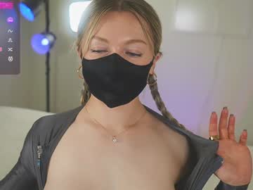 girl
        blondehottiek cam image #3330693