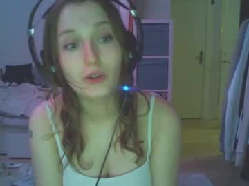 girl
        exy_ cam image #3748477