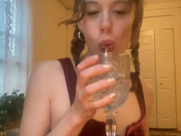 girl
        itsmiralou cam image #924034