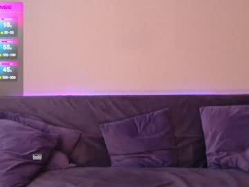 girl
        anna_bonbon cam image #4037409