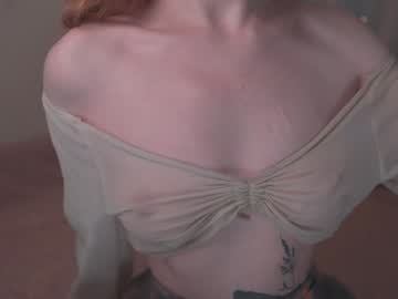 girl
        iara_mi cam image #3953315