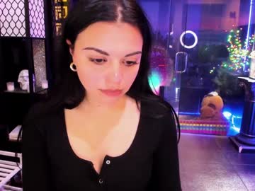 girl
        alma_pearl cam image #2878391