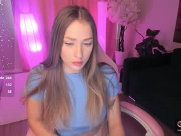 girl
        lori_blushcrystal cam image #3931761
