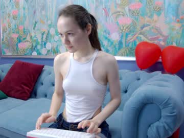 girl
        kriskras__ cam image #700800
