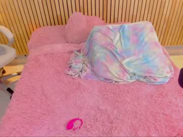 girl
        little_effy18 cam image #1866876