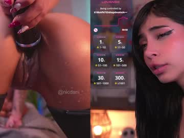 girl
        nicdani_1 cam image #4539602
