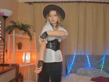 girl
        juliesalazar cam image #1337624