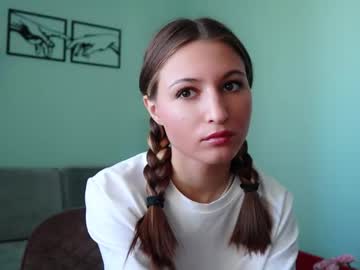 girl
        edlindrover cam image #3065704