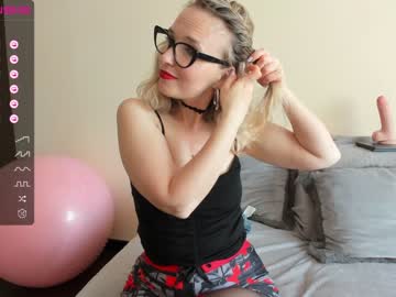 girl
        emilymilf__ cam image #1060006
