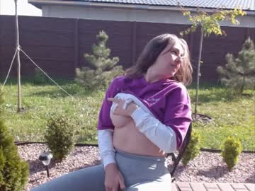 girl
        juicy_peach88 cam image #1007471