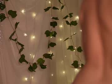 girl
        april_blush cam image #3192113