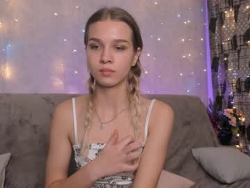 girl
        sharonmorgans cam image #356744