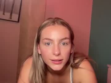 girl
        summerlovingg cam image #2948136