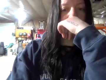 girl
        chastity_dumptruck_garage cam image #2623769