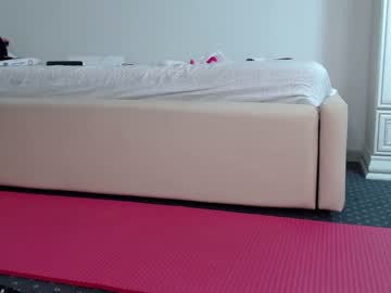 girl
        carmela_fox cam image #48045