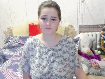 girl
        emmika_ cam image #371559