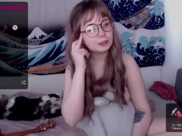 girl
        yoliverse cam image #838458