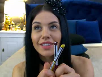 girl
        sophie__hill cam image #4291885