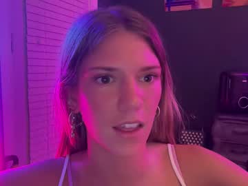 girl
        oliviahansleyy cam image #3410442