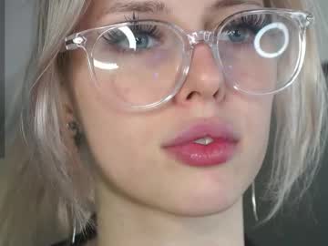 girl
        audreycarvin cam image #4543581