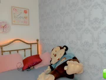 girl
        gummy_bear7 cam image #620757