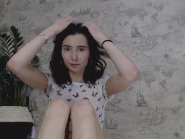 girl
        crystalnut cam image #1479425