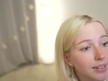 girl
        my_stella cam image #3523036