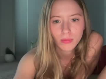 girl
        kittyscarlett18 cam image #4572609