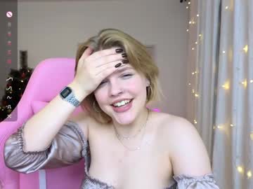 girl
        maya_blonde18 cam image #3831240