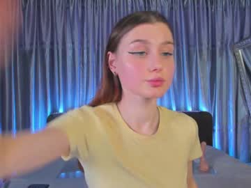 girl
        timon1201 cam image #1932544