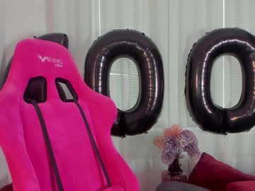 girl
        angelina_new cam image #1460287