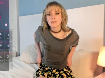 girl
        beckyherington cam image #2755596