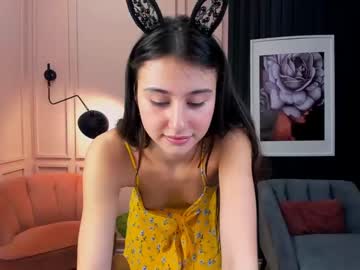 girl
        vivien_woodstock cam image #255240